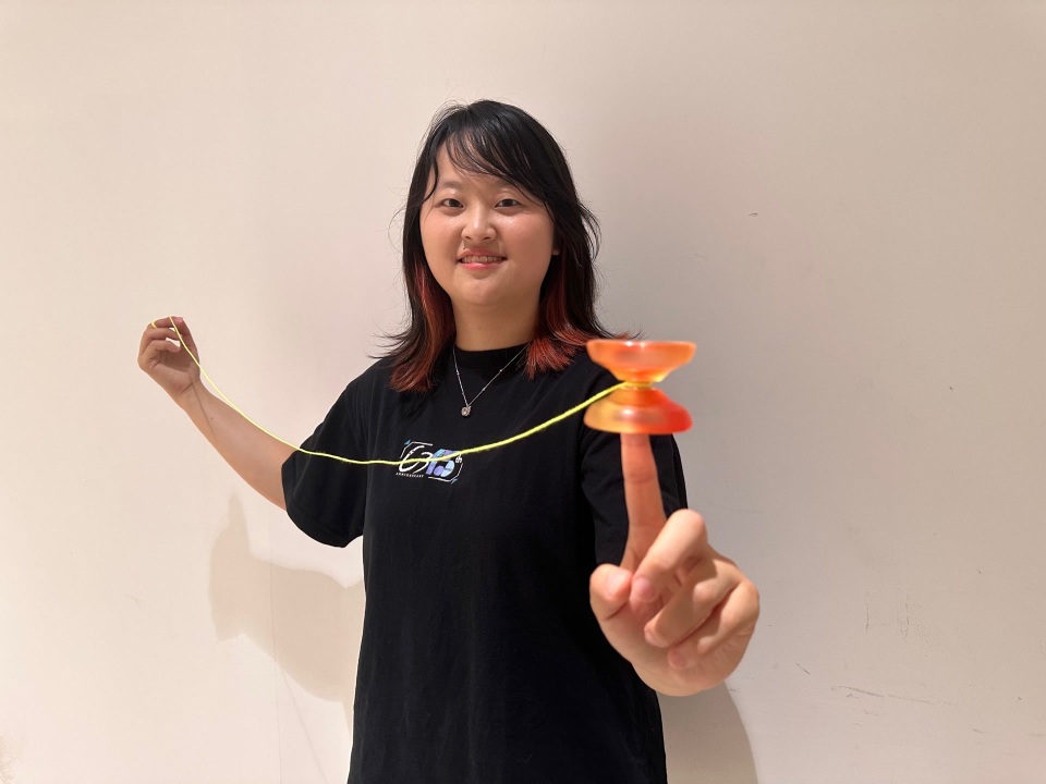 孟子煜表演, 输的斗志, 绳线绕着球 孟子煜表演, 输的斗志, 绳线绕着球