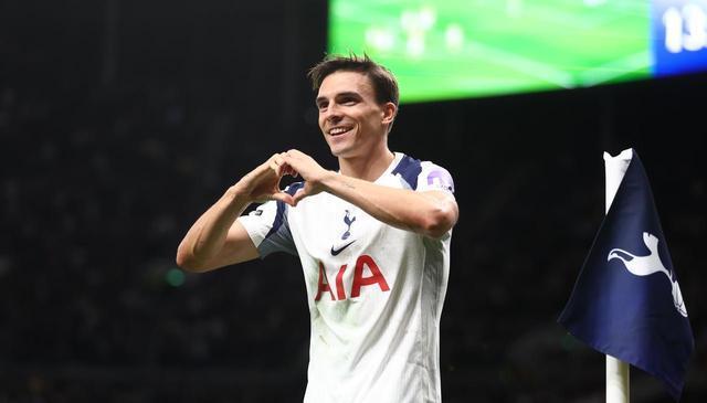 接着将球横, 热刺远强于, 队身价超过