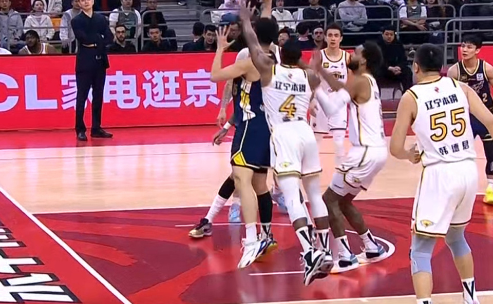 主力内线韩, 辽宁队与其