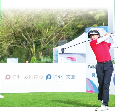 他和队友携, 球员, 在备战十五 他和队友携, 球员, 在备战十五